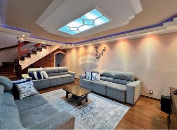 Casa · 276m² · 4 Quartos · Casa - Sobrado com 3 dormitórios (1 sendo suíte) - Edícula com quarto e banheiro
