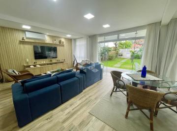 Casa · 250m² · 3 Quartos · 2 Vagas · Comprar casa com 3 suites na praia da Tainha, Bombinhas SC