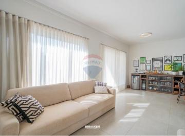 Casa · 191m² · 4 Quartos · 4 Vagas · RE/MAX VENDE Casa no Condomínio Martina Franca, 4 quartos sendo 2 suítes, 191m2 por R$ 1.738.500,00