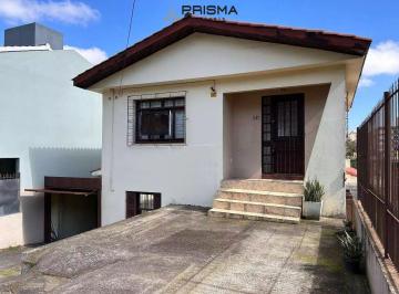 Casa · 137m² · 3 Quartos · 2 Vagas · 3 dormitórios, 2 banheiros, lareira, churrasqueira, 2 vagas