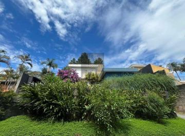 Casa · 300m² · 3 Quartos · 4 Vagas · Residencia em alto padrão com arquitetura contemporânea