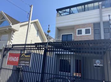 Casa · 180m² · 3 Quartos · 3 Vagas · Sobrado com terraço no Bairro Hauer, 4 dormitórios