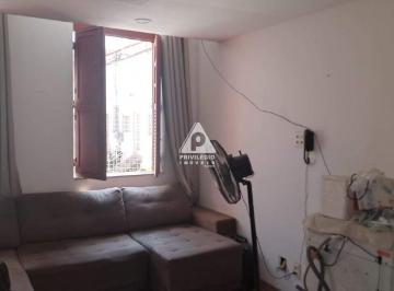 Casa · 137m² · 2 Quartos · 1 Vaga · Casa triplex de vila 2 quartos 2 suites e vaga no Centro RJ