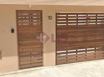 Casa · 100m² · 2 Quartos · 1 Vaga · Charmosa e aconchegante casa térrea, coladinha no Centro