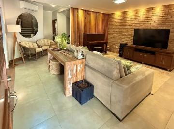 Casa · 230m² · 4 Quartos · 2 Vagas · Casa/Sobrado Sobrado em Maringá