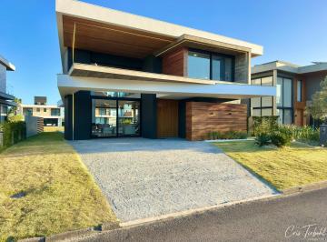 Casa · 411m² · 5 Quartos · 2 Vagas · SOBRADO BEIRA LAGO