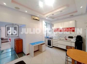 Apartamento · 70m² · 2 Quartos · 1 Vaga · Dois apartamentos de quarto e sala reformados na quadra da praia de Copacabana