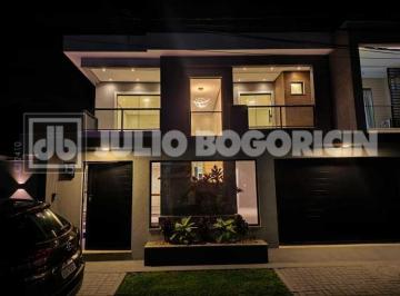Casa · 300m² · 4 Quartos · 2 Vagas · Casa em Condomínio : Duplex / Residencial / Vargem Pequena