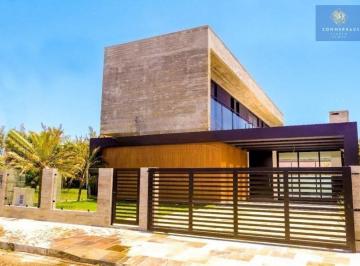 Casa · 250m² · 4 Quartos · 2 Vagas · Sobrado no centro de Xangri Lá