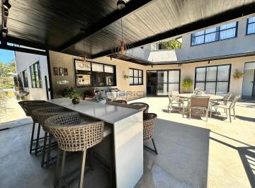 252471.jpg · Casa à venda com 5 quartos sendo 3 suítes, 358 m² em Iucas  Teresópolis/RJ.