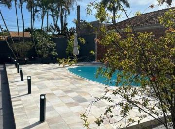 Casa · 176m² · 2 Quartos · 2 Vagas · CASA A VENDA 2 QUARTOS, PISCINA SALA DE ESTAR E JANTAR