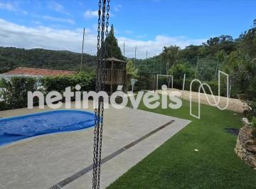 d64b970d-12c2-4c4b-94f0-474ddf57e3dc.webp · Casa de Alto Padrão em Condomínio Fechado – 6 Vagas, 3 Suítes – Vale do Tamanduá