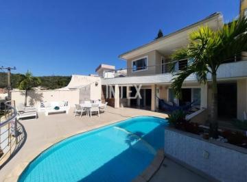 Foto 01 · Casa de Luxo em Condomínio com 4 Quartos e 3 Suítes em Várzea das Moças, Niterói-RJ