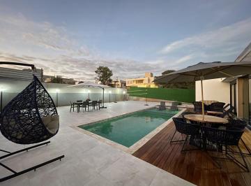 Casa · 420m² · 3 Quartos · 6 Vagas · Apresentamos uma magnífica casa de luxo no condomínio Gran Royalle localizado no Bairro Casa Amarela