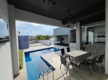 Casa · 300m² · 3 Quartos · 2 Vagas · Venha desfrutar do melhor nesta casa encantadora e confortável no bairro Senhora de Fátima!