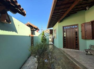 Casa · 164m² · 3 Quartos · 4 Vagas · Charmosa casa colonial à venda no bairro Bom Retiro, em Betim.