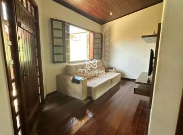 Casa · 164m² · 3 Quartos · 4 Vagas · Charmosa casa colonial à venda no bairro Bom Retiro, em Betim.