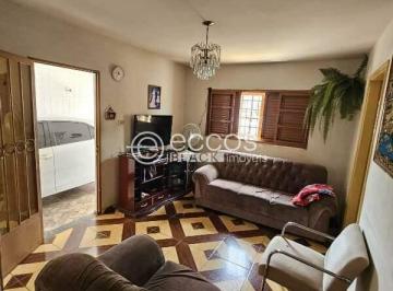 Casa · 177m² · 6 Quartos · 1 Vaga · Casa à venda, 6 quartos, 1 suíte, 1 vaga, Nossa Senhora da Abadia - UBERABA/MG