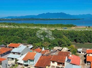 Apartamento · 65m² · 2 Quartos · 2 Vagas · Apartamento na Costeira do Pirajubaé com vista para a baia sul