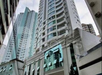 Apartamento · 138m² · 3 Quartos · 2 Vagas · Vale dos Reis Apartamento quadra mar 03 suítes venda Centro Balneário Camboriú