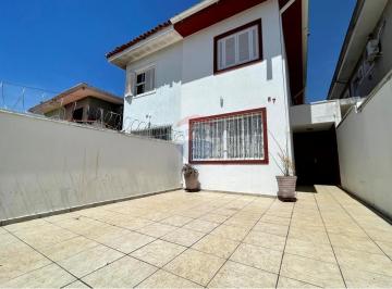 Casa · 250m² · 3 Quartos · 2 Vagas · Sobrado com 3 dormitórios sendo 1 suíte e quintal espaçoso com área gourmet para a venda no Alto Ipi