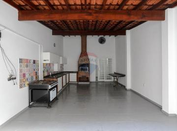 Casa · 250m² · 3 Quartos · 2 Vagas · Sobrado com 3 dormitórios sendo 1 suíte e quintal espaçoso com área gourmet para a venda no Alto Ipi
