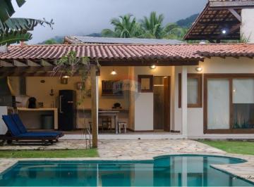 Casa · 350m² · 5 Quartos · 3 Vagas · Casa na praia da Feiticeira a apenas 2 minutinhos caminhando até a praia