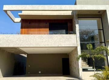 Casa · 300m² · 4 Quartos · 6 Vagas · Casa de Alto Padrão em Condomínio Fechado – Localização Privilegiada