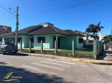 Casa · 139m² · 3 Quartos · 2 Vagas · Casa bem localizada, próximo aos comércios