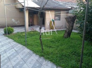 Casa · 130m² · 3 Quartos · 7 Vagas · Casa de 3 dormitórios, vagas e pátio - Passo da Areia