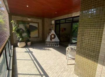 Apartamento · 198m² · 4 Quartos · 3 Vagas · Qualidade de Vida! Venha Morar a Passos da Praia. 4 Qts, 2 Suítes e 3 Vagas Demarcadas.