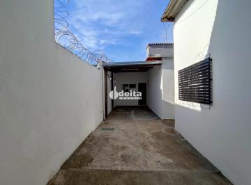 Casa · 80m² · 3 Quartos · 3 Vagas · Casa fundos disponível para locação no bairro Jardim Botânico em Uberlândia-MG