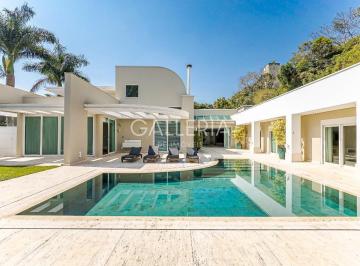 1 · Casa dos sonhos para sua família em condomínio no Campo Comprido.