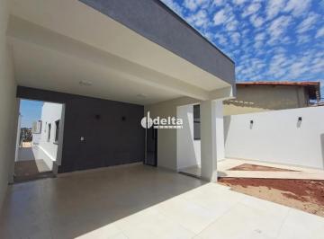 Casa · 250m² · 3 Quartos · 2 Vagas · Casa residencial com 3 quartos sendo 1 suite disponível para locação e venda no bairro Jardim Patrí