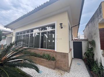 Casa de 3 quartos, Santos · Casa Térrea com Pé Direito Alto e Edícula – Localização Privilegiada!