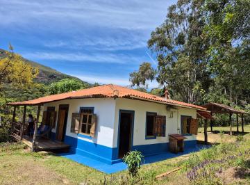 Rural de 2 quartos, Aiuruoca · Casa dos sonhos com 2 quartos (1 suíte) em Aiuruoca, Vale do Matutu.
