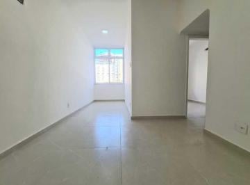 Apartamento · 50m² · 1 Quarto · 1 Vaga · Apartamento Reformado com Vaga | 50m², Próximo ao Metrô e à Praia
