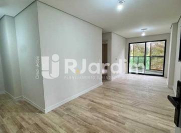 Apartamento · 86m² · 2 Quartos · 1 Vaga · 2 suítes, lavabo, 86m², vaga, lazer no rooftop, rua bucólica no Humaitá
