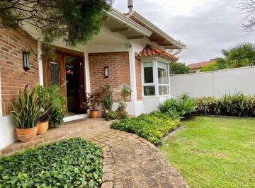 473765_iXXyAJ515n1Gpl9G8G_47376565675c8994fa4.jpg · Casa de 4 dormitórios com 300m² privativos com 5 vagas de garagem no bairro Jardim Planalto