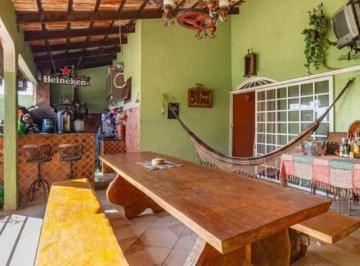 Casa de 5 quartos, Ceilândia · QNP 32, sobrado, 05 qtos sendo 2 suítes, churrasqueira, aceita financiamento/fgts