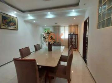 Casa · 245m² · 5 Quartos · 4 Vagas · Casa ampla de 2 pavimentos à venda no bairro Dona Clara
