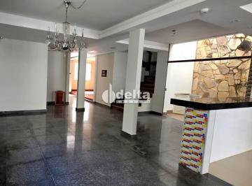 Casa · 420m² · 5 Quartos · 3 Vagas · Casa residencial com 5 quartos sendo 3 suítes disponível para venda no bairro Bom Jesus em Uberlândi