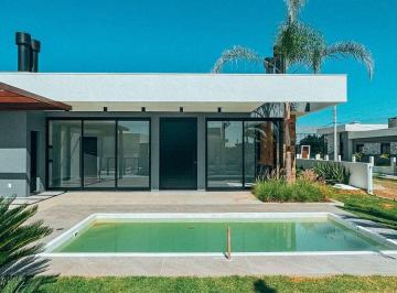 Casa · 170m² · 3 Quartos · 2 Vagas · Casa próximo do mar, tranquilidade e segurança