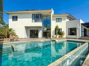 152166_fc8944e2-ad1b-477c-b0cc-934bb33fad28_2x.jpg · SMPW Quadra 28 - Casa com 4 Suites Lazer Completo Aceita Permuta e Financiamento