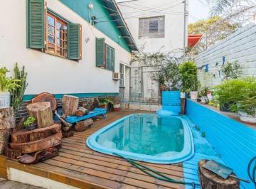 Casa · 216m² · 3 Quartos · 2 Vagas · CASA 03 dormitórios, 2 suítes, 216m² privativos com piscina no BAIRRO MEDIANEIRA