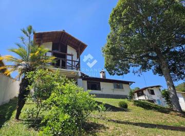 casa-linear-com-vista-deslumbrante-na-cascata-do-imbui-um-refugio-cercado-pela-natureza1112460.jpeg · Casa Linear Aconchegante com Vista – Um Refúgio Cercado pela Natureza
