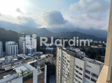 Apartamento · 197m² · 4 Quartos · 1 Vaga · 197 m² | 4 Quartos (1 Suíte) | 2 Salas | Vista Livre | 1 Vaga