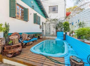 Casa · 216m² · 3 Quartos · 2 Vagas · CASA 03 dormitórios, 2 suítes,  216m² privativos  com piscina no BAIRRO MEDIANEI