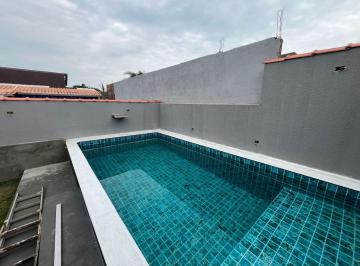 Casa de 2 quartos, Itanhaém · Linda casa com piscina lado praia para financiamento