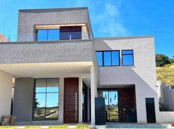 gt9x6um2otk5zje0otniy2i0_md · Casa à Venda no Alphaville Vespasiano – 4 Quartos (3 Suítes), com Piscina